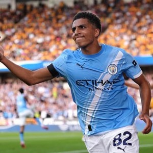 刘易斯：与拉森的冲突是我的错，但我要证明自己并非任人欺负